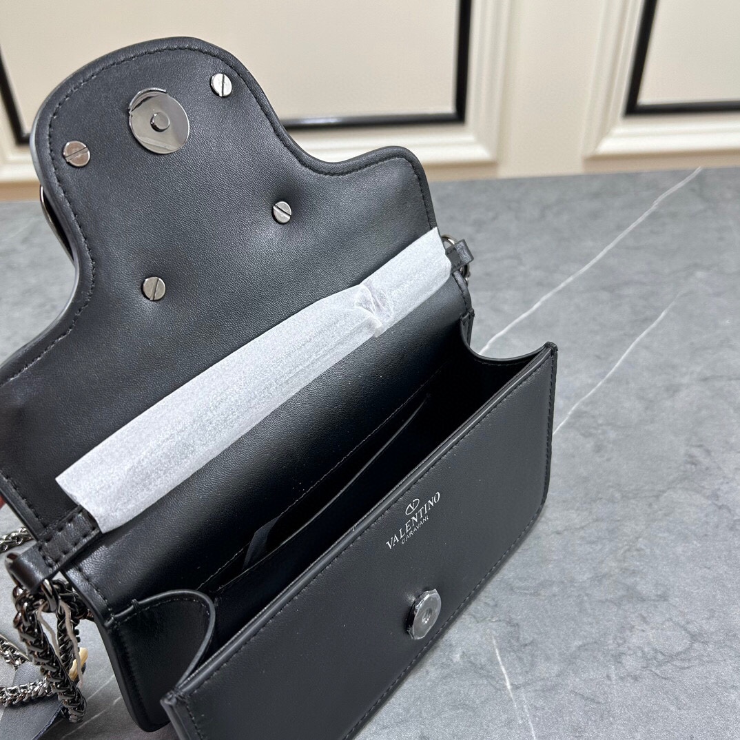 Valentino Garavani Stud Sign Crossbody bag 20226#