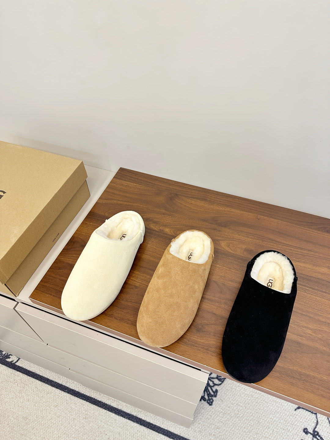 UGG New Autumn/Winter Slip-On Lazy Mule Slippers - High Quality Version(Replica)