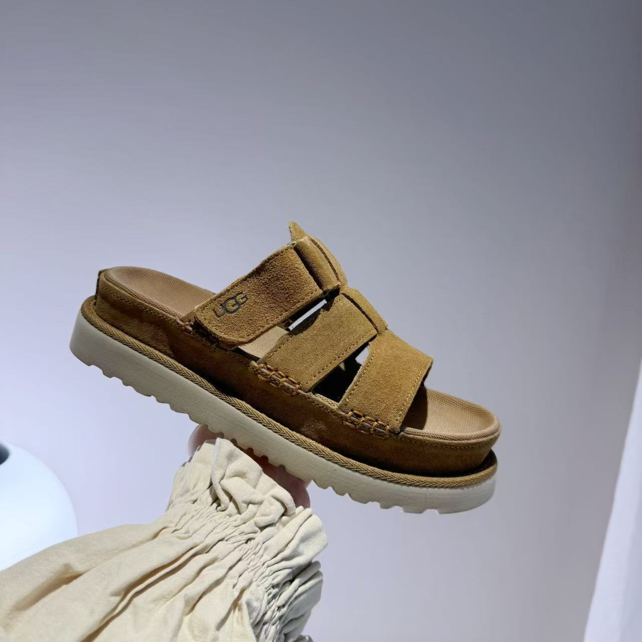 UGG New Autumn/Winter Slip-On Lazy Mule Slippers - High Quality Version(Replica)