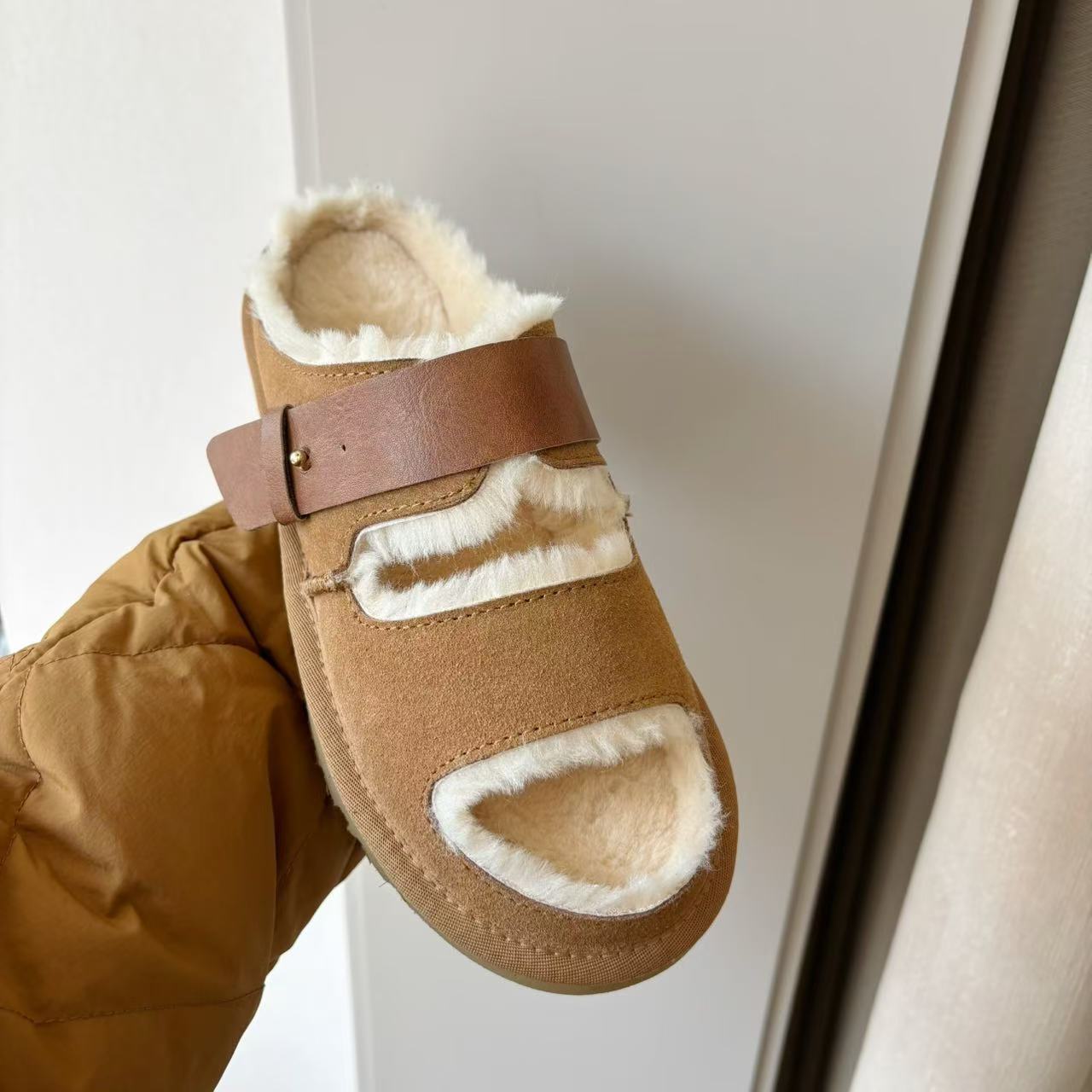 UGG New Autumn/Winter Slip-On Lazy Mule Slippers - High Quality Version(Replica)