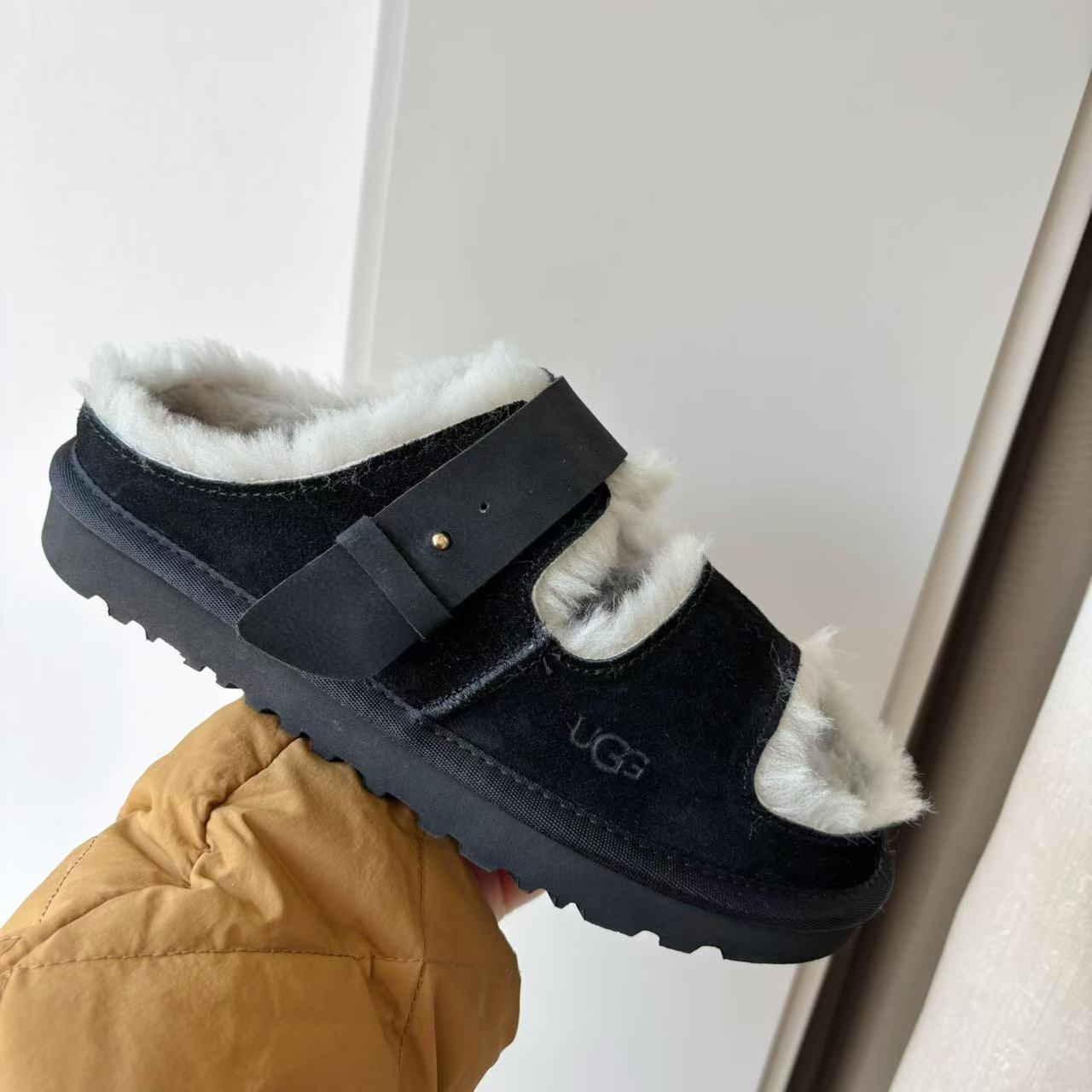UGG New Autumn/Winter Slip-On Lazy Mule Slippers - High Quality Version(Replica)
