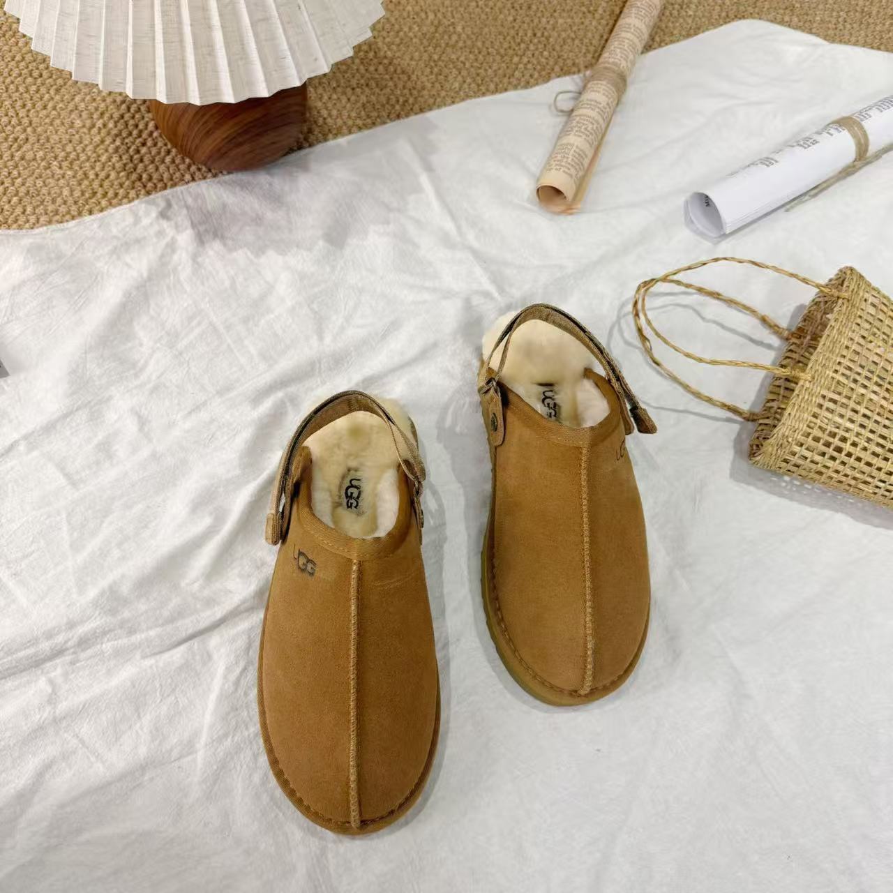 UGG New Autumn/Winter Slip-On Lazy Mule Slippers - High Quality Version(Replica)