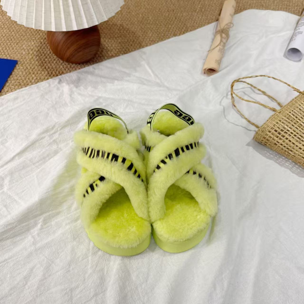 UGG New Autumn/Winter Slip-On Lazy Mule Slippers - High Quality Version(Replica)