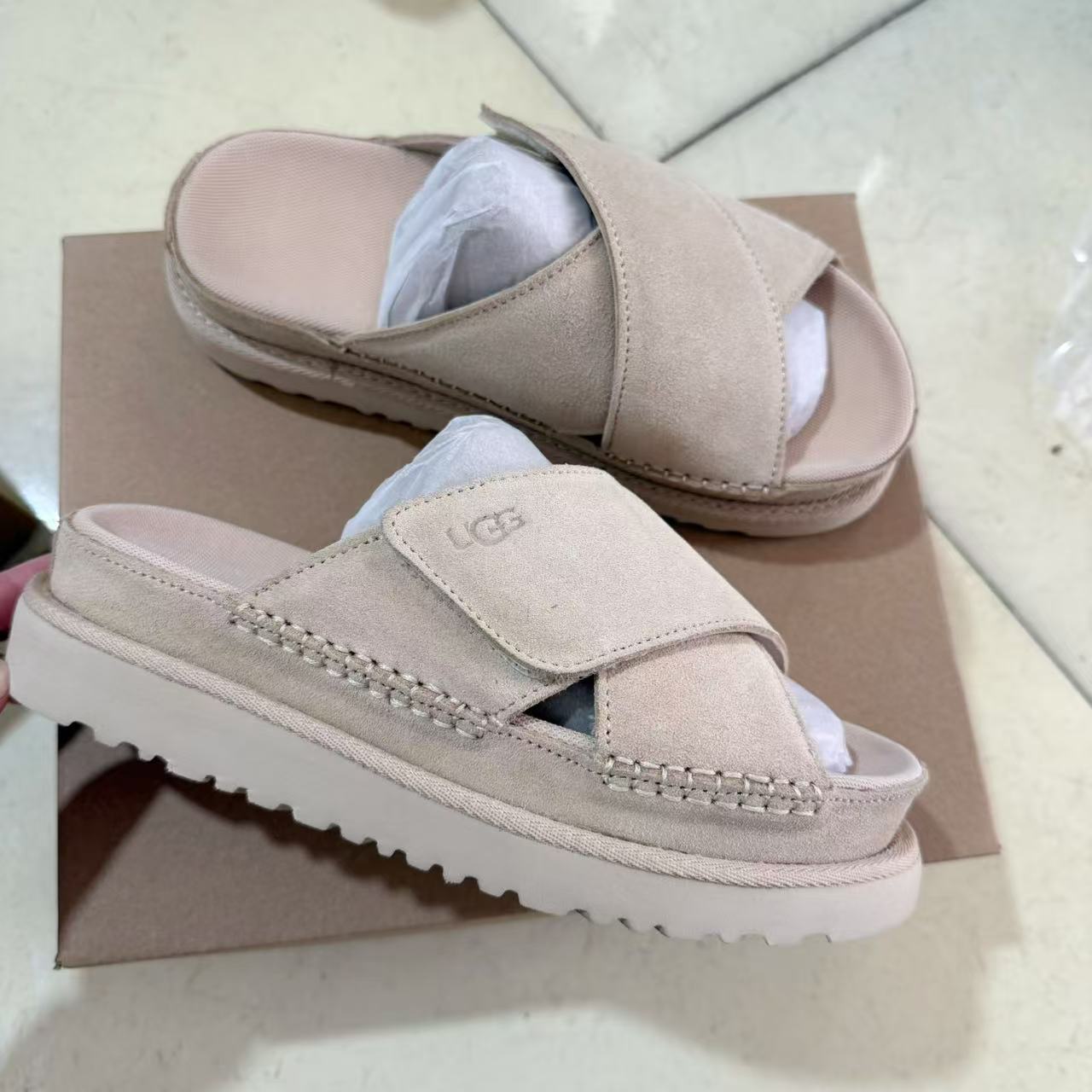 UGG New Autumn/Winter Slip-On Lazy Mule Slippers - High Quality Version(Replica)