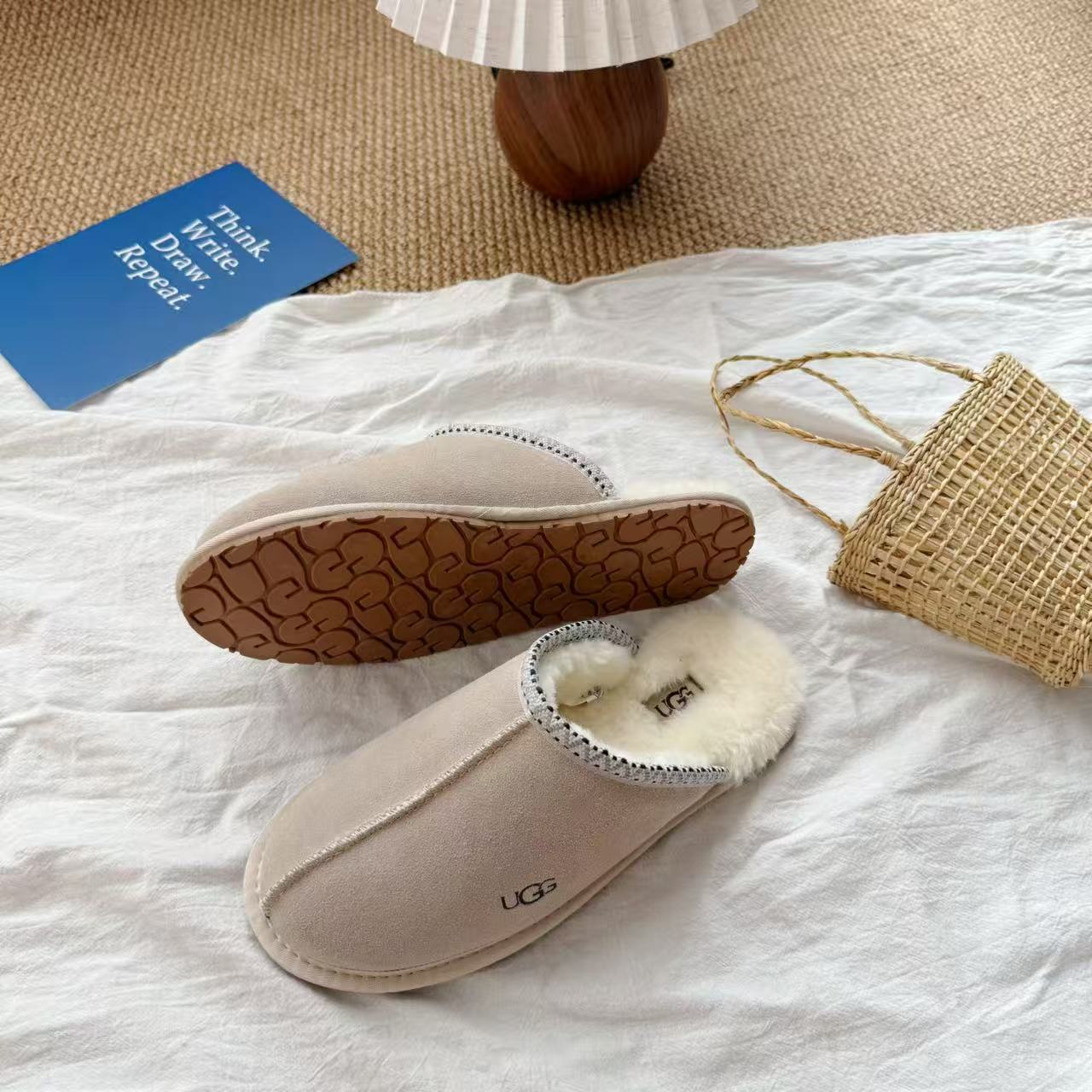 UGG New Autumn/Winter Slip-On Lazy Mule Slippers - High Quality Version(Replica)