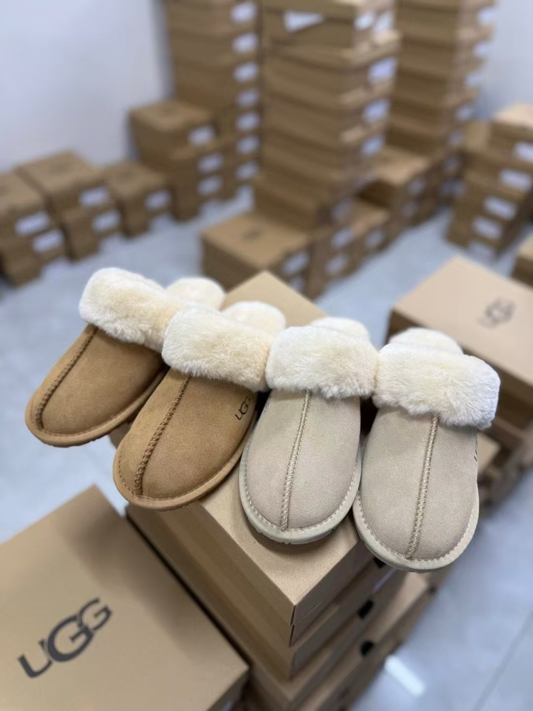 UGG New Autumn/Winter Slip-On Lazy Mule Slippers - High Quality Version(Replica)