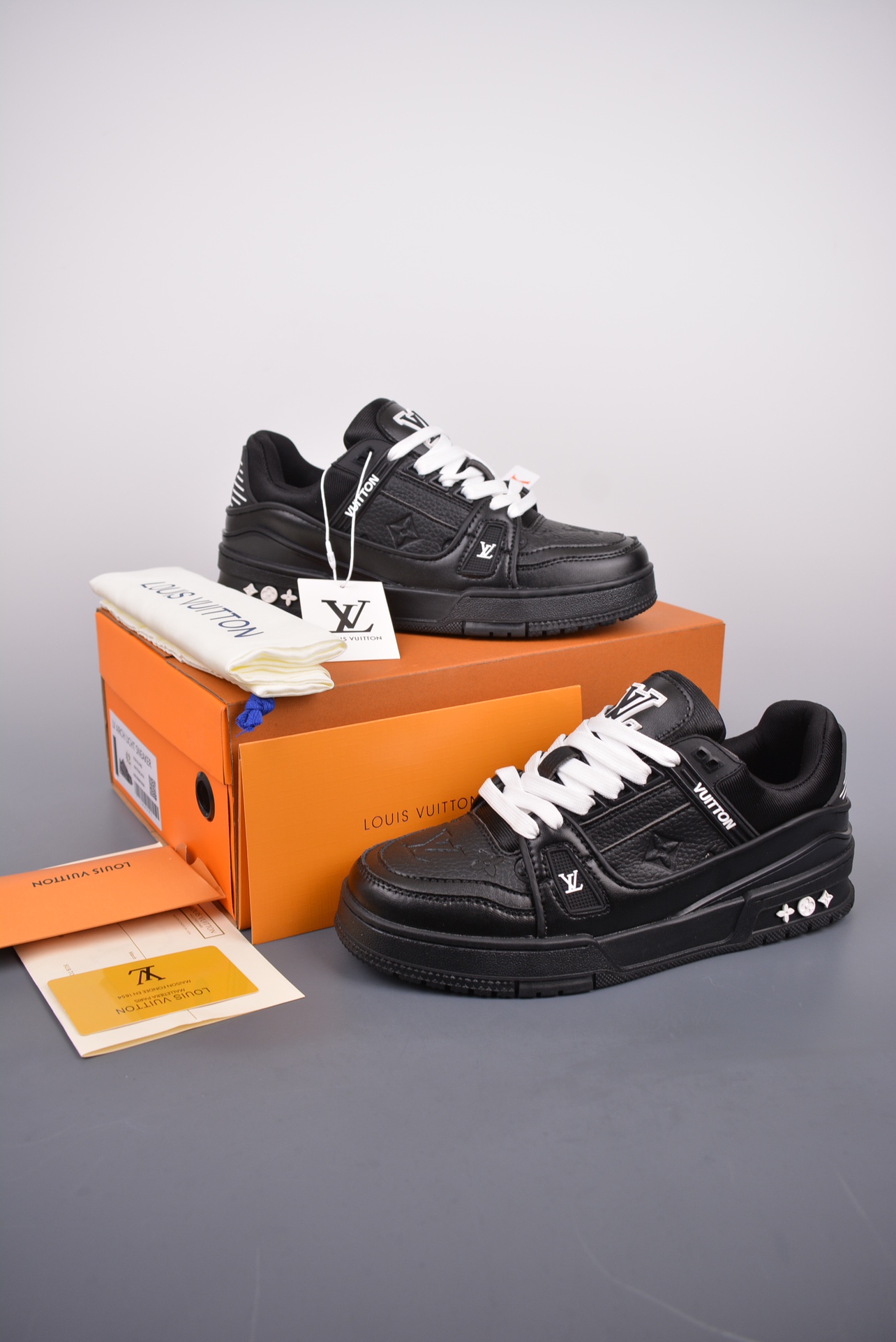 Louis Vuitton Trainer Sneakers(Replica)