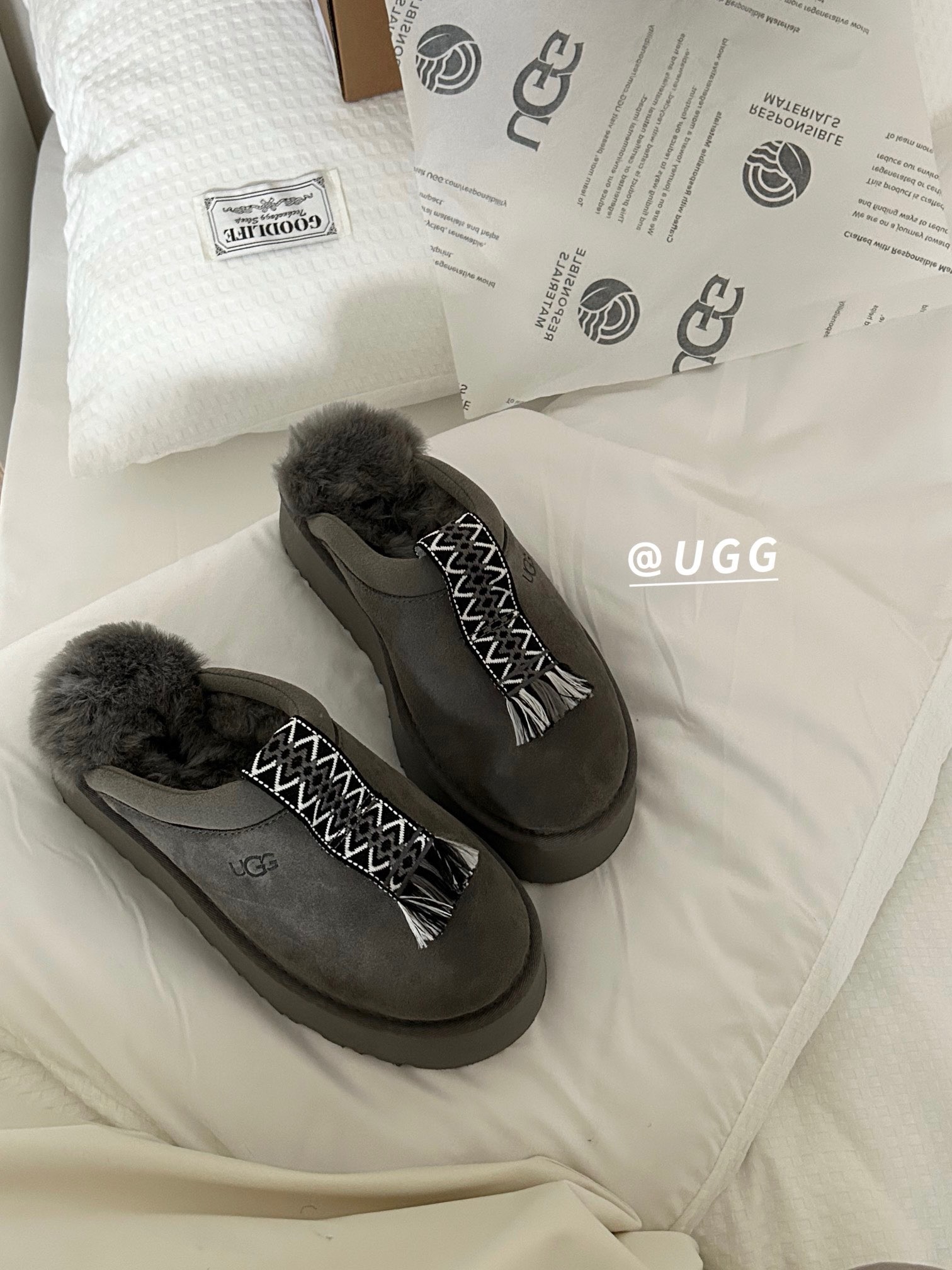 UGG shoes 046 HL022