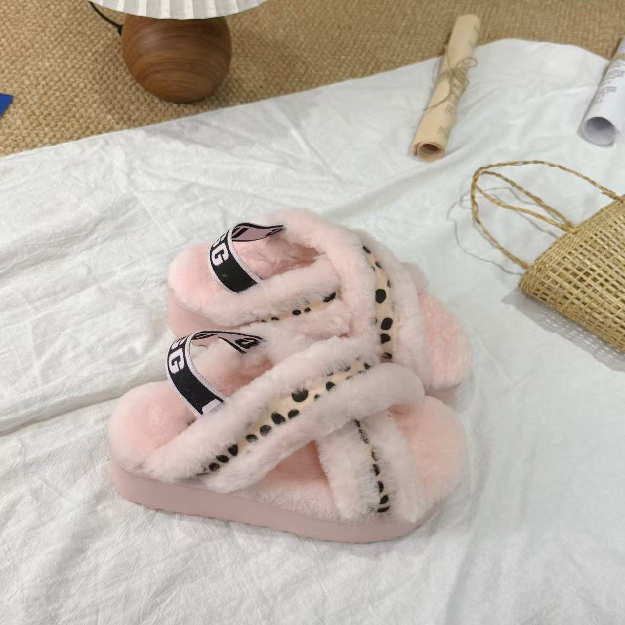 UGG New Autumn/Winter Slip-On Lazy Mule Slippers - High Quality Version(Replica)