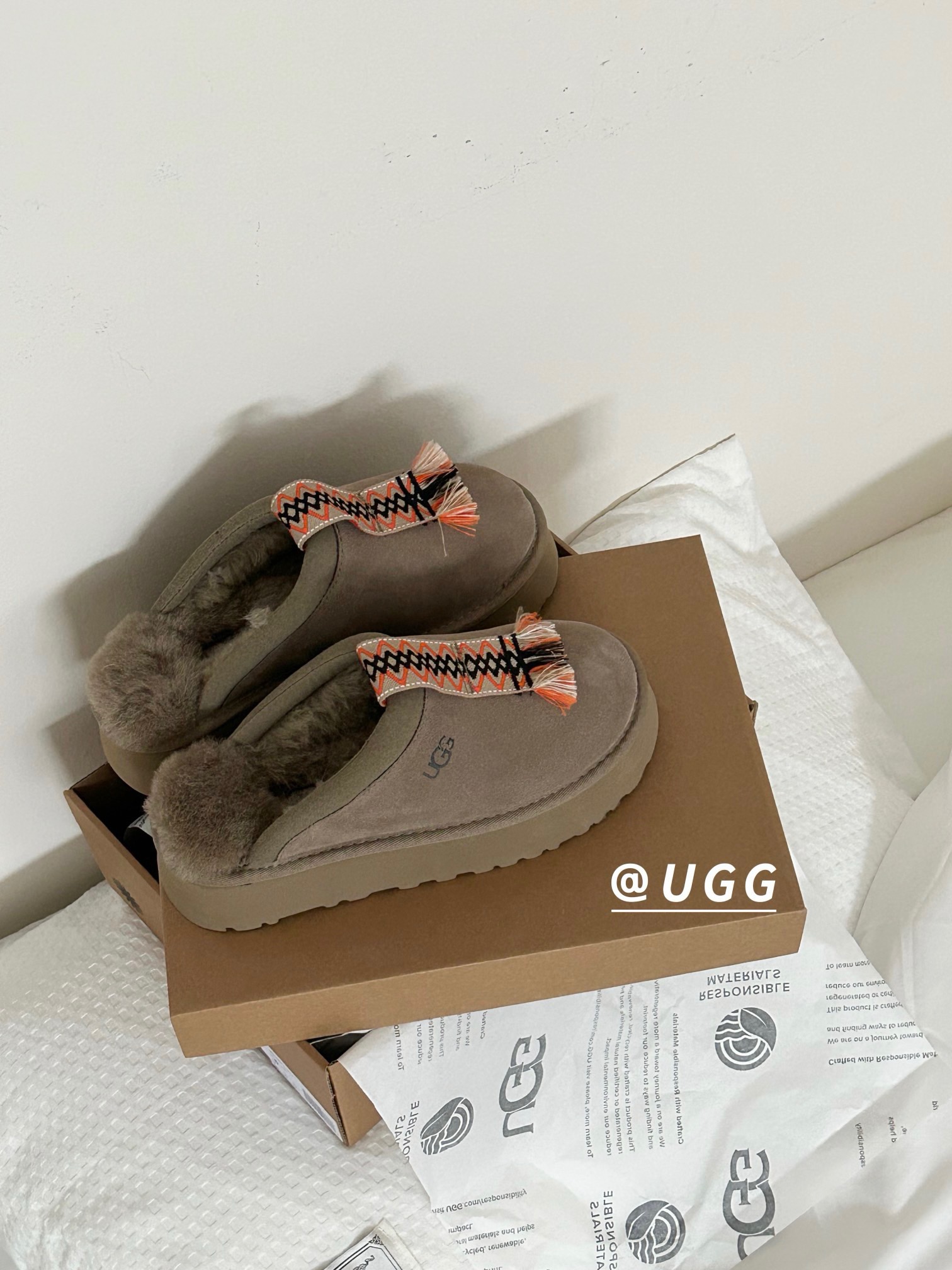 UGG shoes 046 HL022