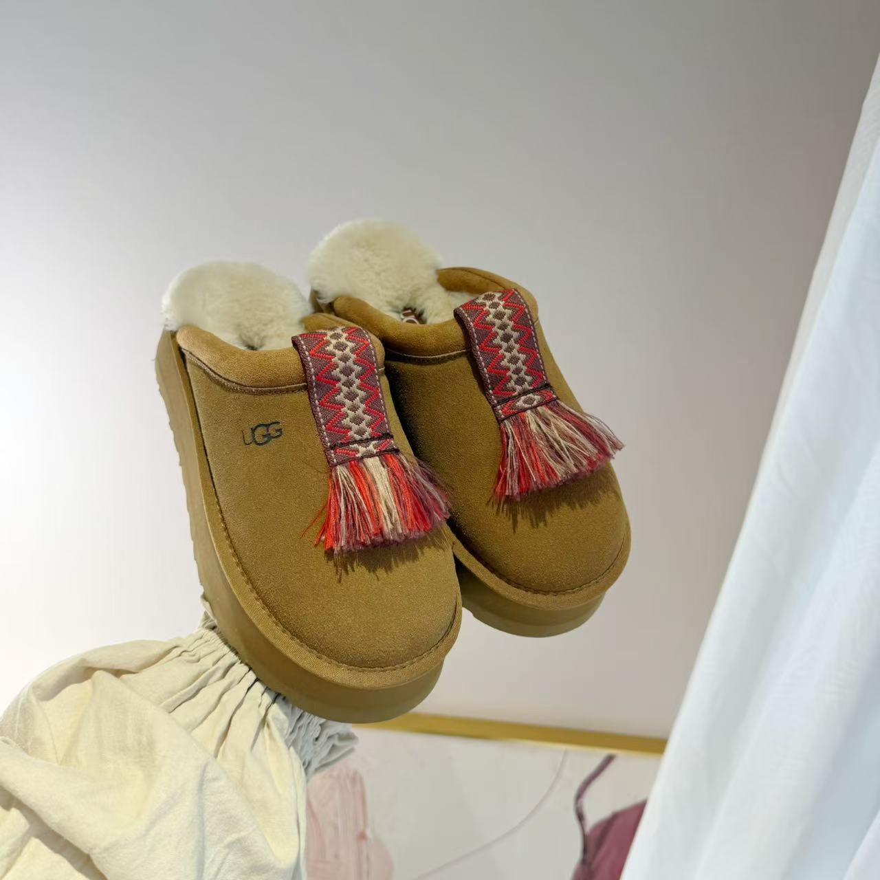 UGG New Autumn/Winter Slip-On Lazy Mule Slippers - High Quality Version(Replica)