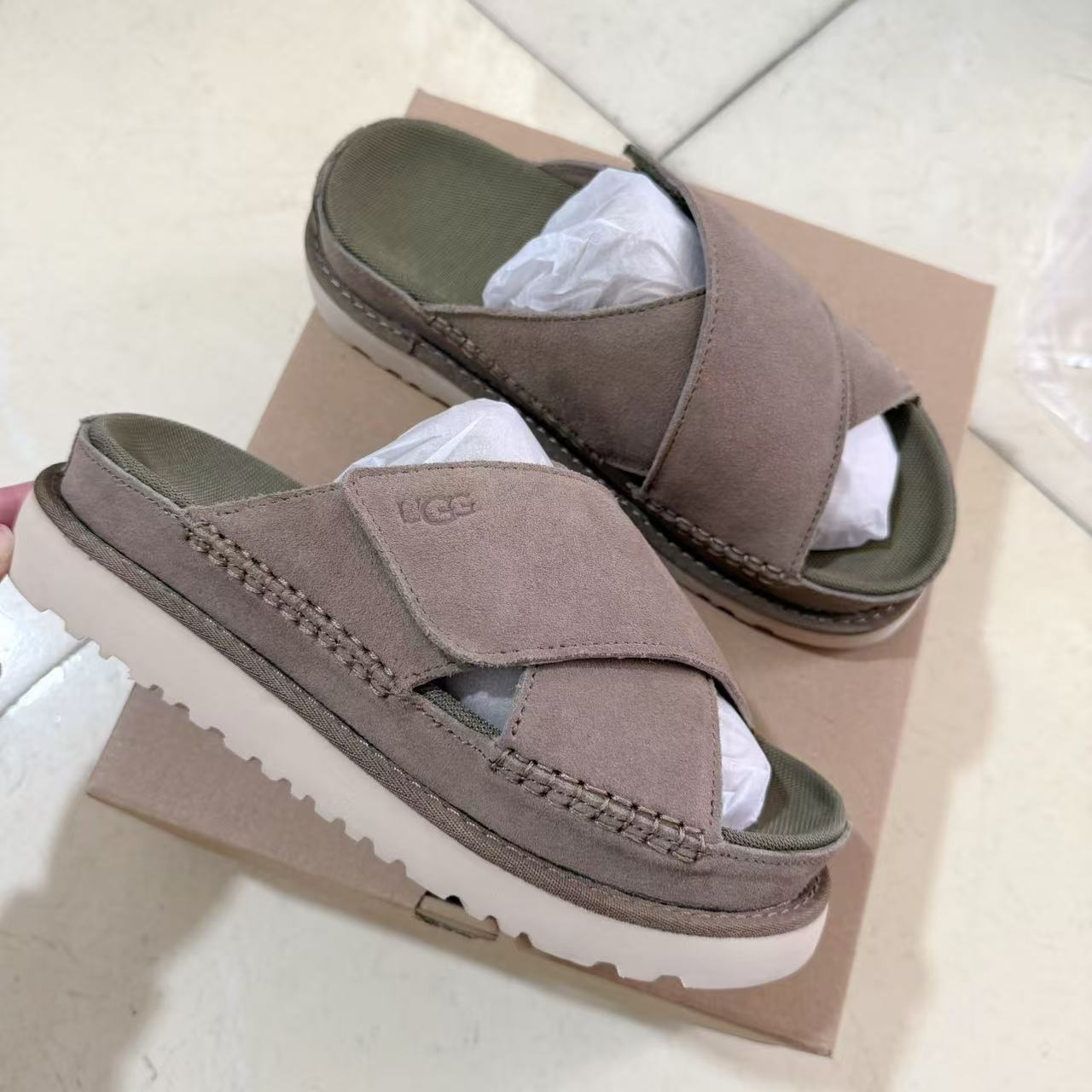 UGG New Autumn/Winter Slip-On Lazy Mule Slippers - High Quality Version(Replica)