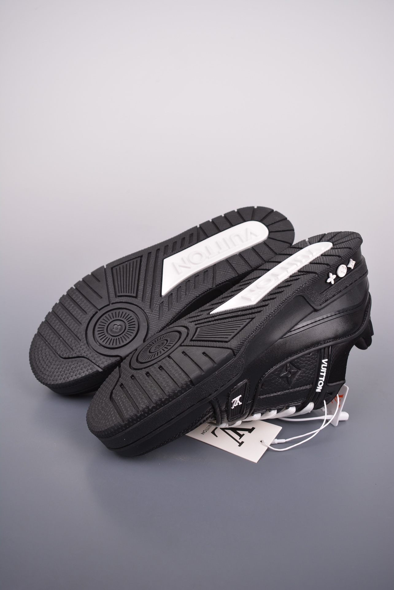 Louis Vuitton Trainer Sneakers(Replica)