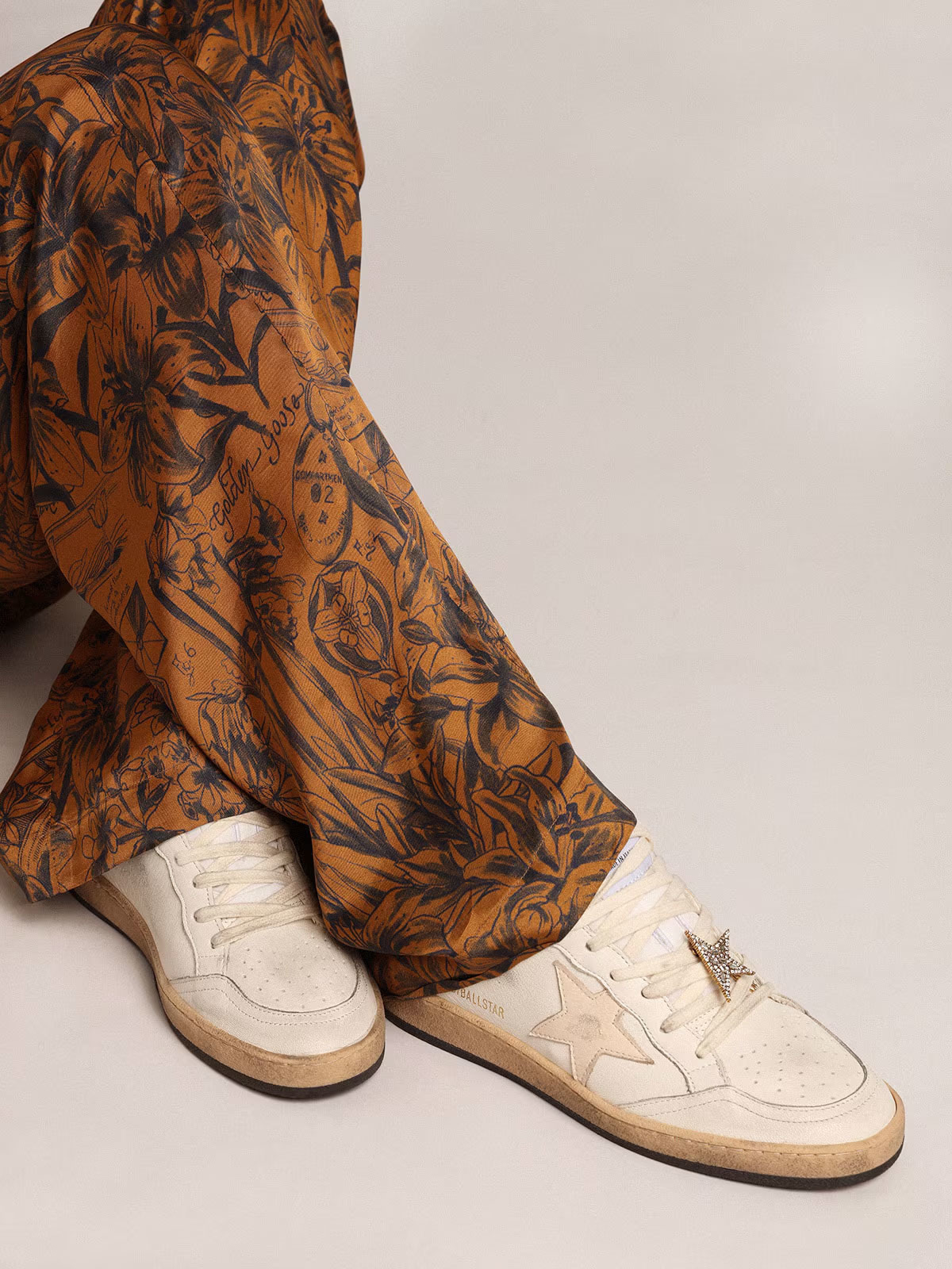 Golden Goose GGDB Ball Star LTD in white nappa with a salmon-pink nappa star