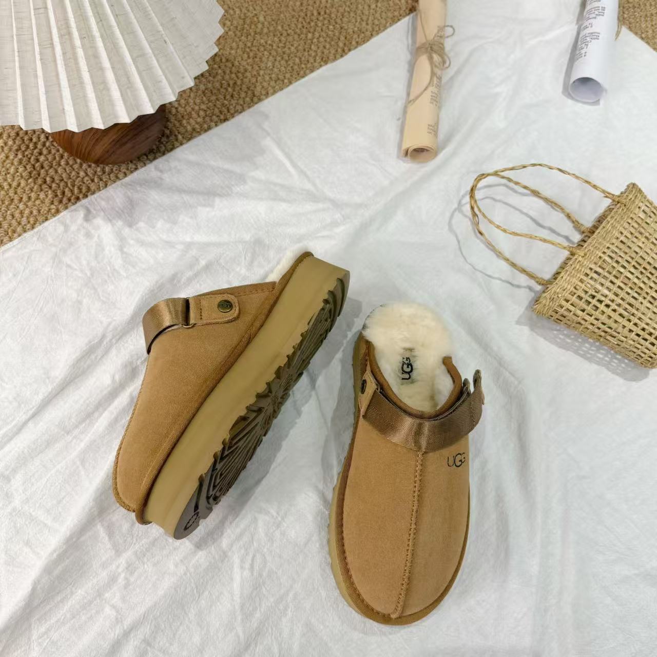 UGG New Autumn/Winter Slip-On Lazy Mule Slippers - High Quality Version(Replica)