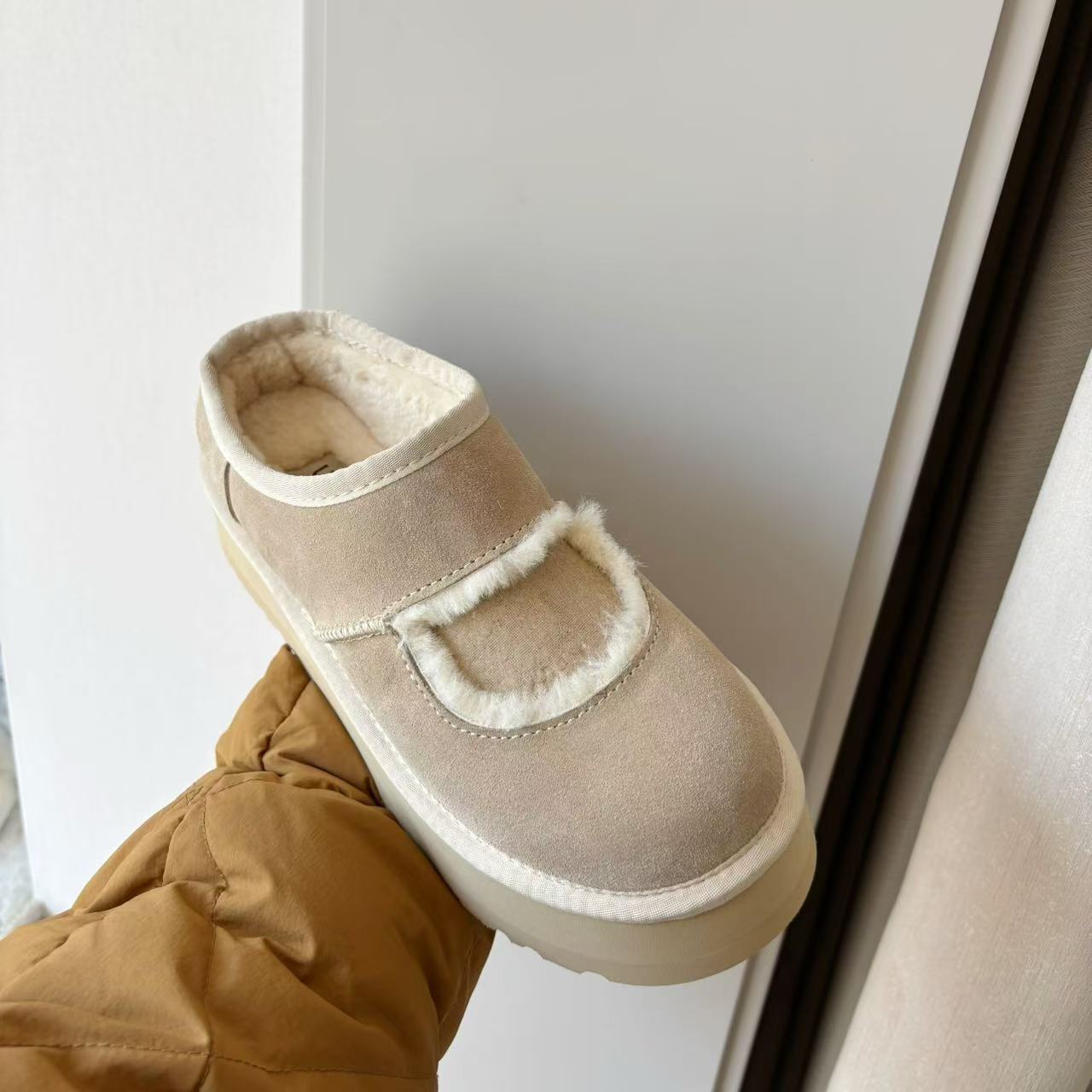 UGG New Autumn/Winter Slip-On Lazy Mule Slippers - High Quality Version(Replica)