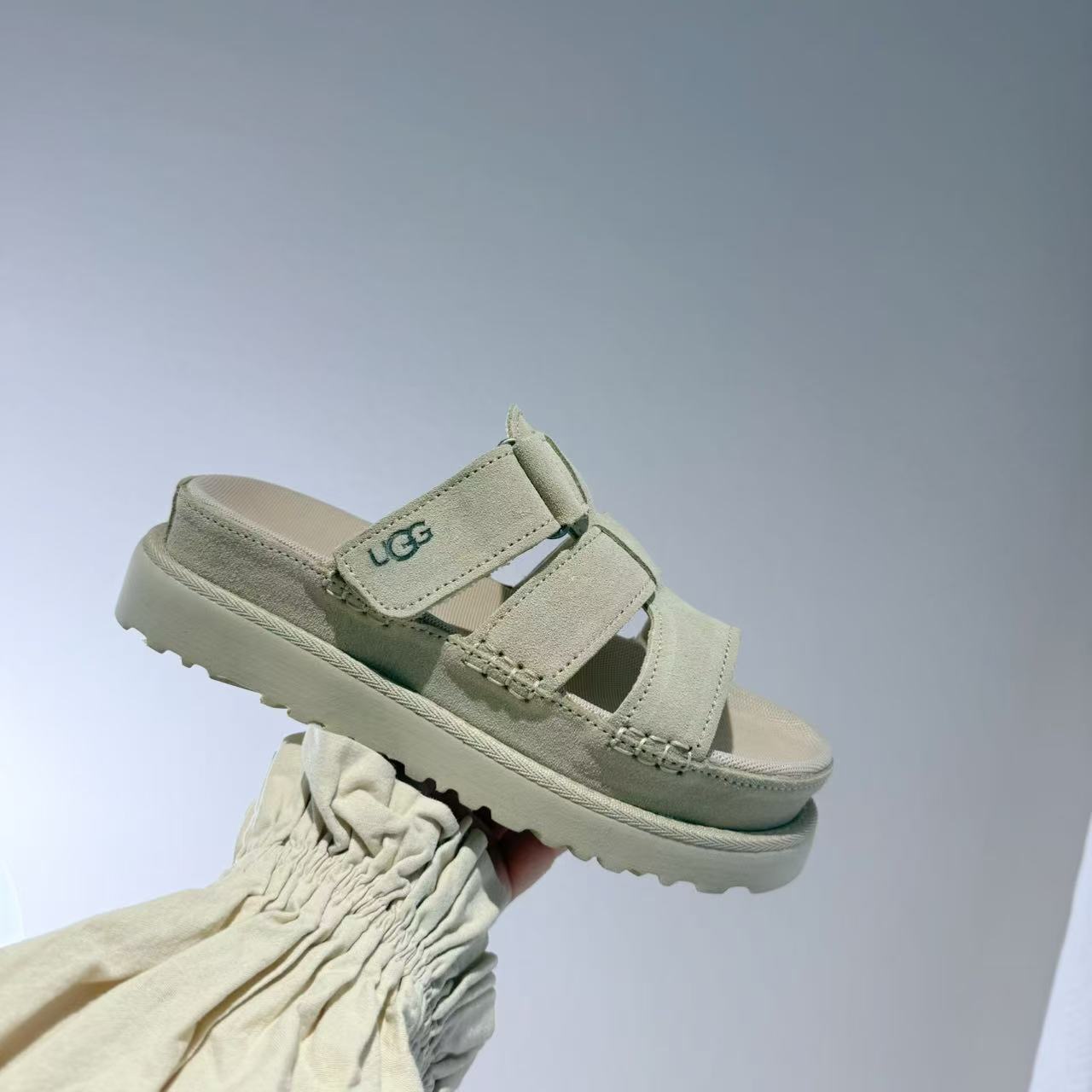 UGG New Autumn/Winter Slip-On Lazy Mule Slippers - High Quality Version(Replica)