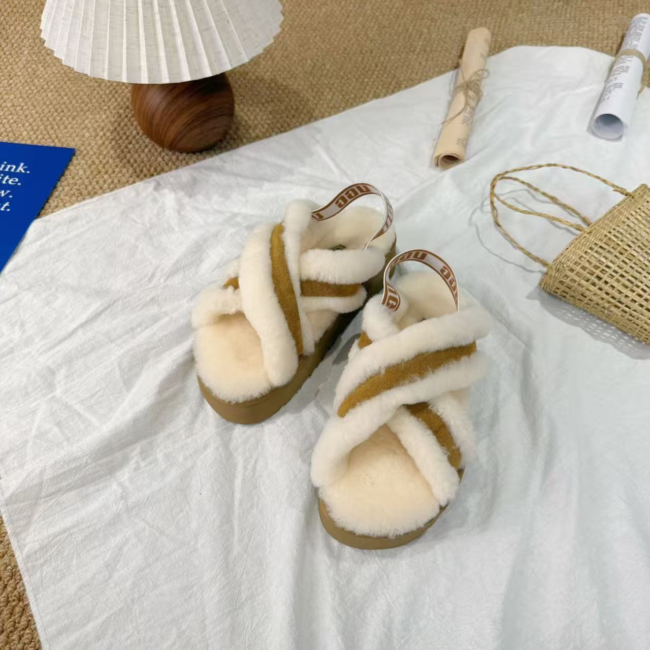 UGG New Autumn/Winter Slip-On Lazy Mule Slippers - High Quality Version(Replica)