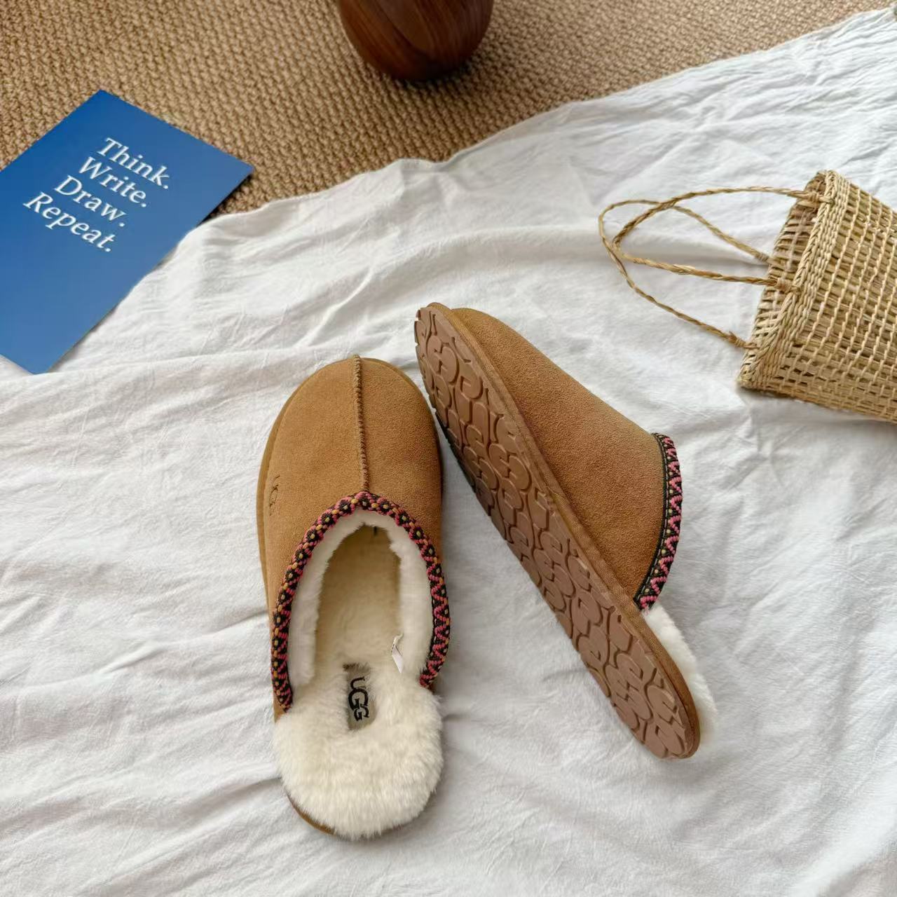 UGG New Autumn/Winter Slip-On Lazy Mule Slippers - High Quality Version(Replica)