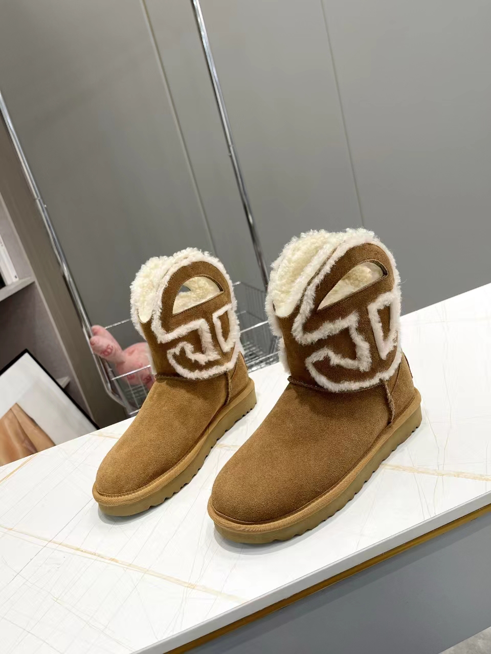 UGG shoes 037 BY082