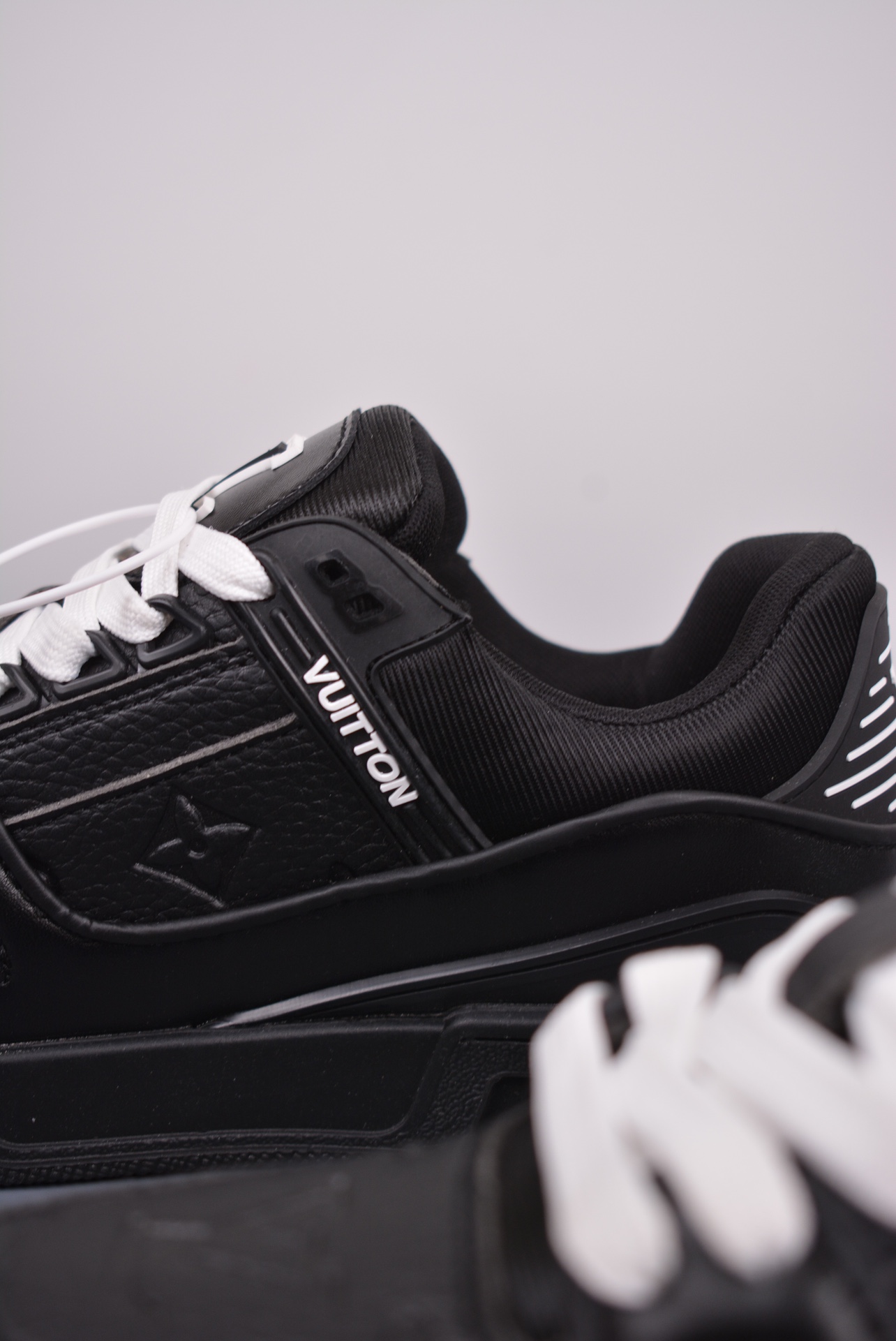 Louis Vuitton Trainer Sneakers(Replica)