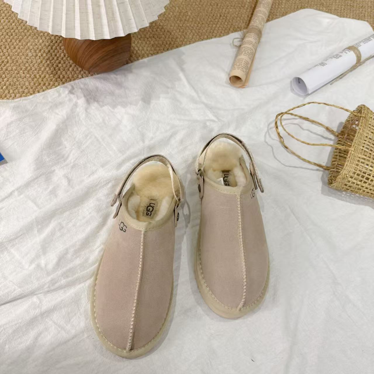 UGG New Autumn/Winter Slip-On Lazy Mule Slippers - High Quality Version(Replica)