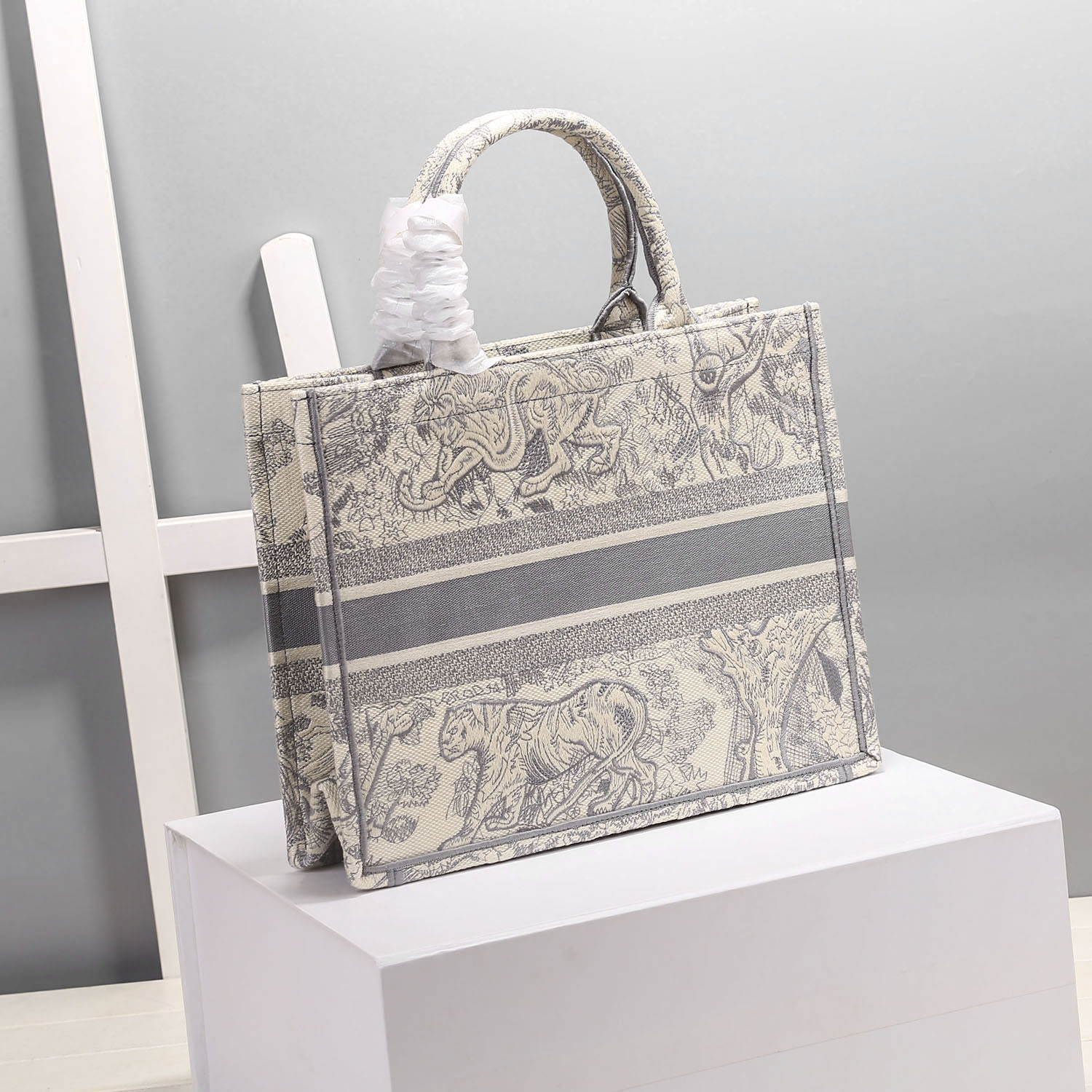 Dior  Bags Grey Tiger 𝗗𝗜𝗢𝗥 𝗕𝗼𝗼𝗸 𝘁𝗼𝘁𝗲  (12AReplica)
