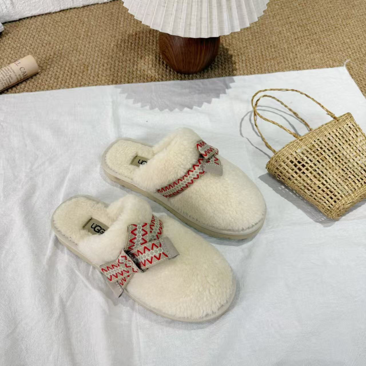 UGG New Autumn/Winter Slip-On Lazy Mule Slippers - High Quality Version(Replica)