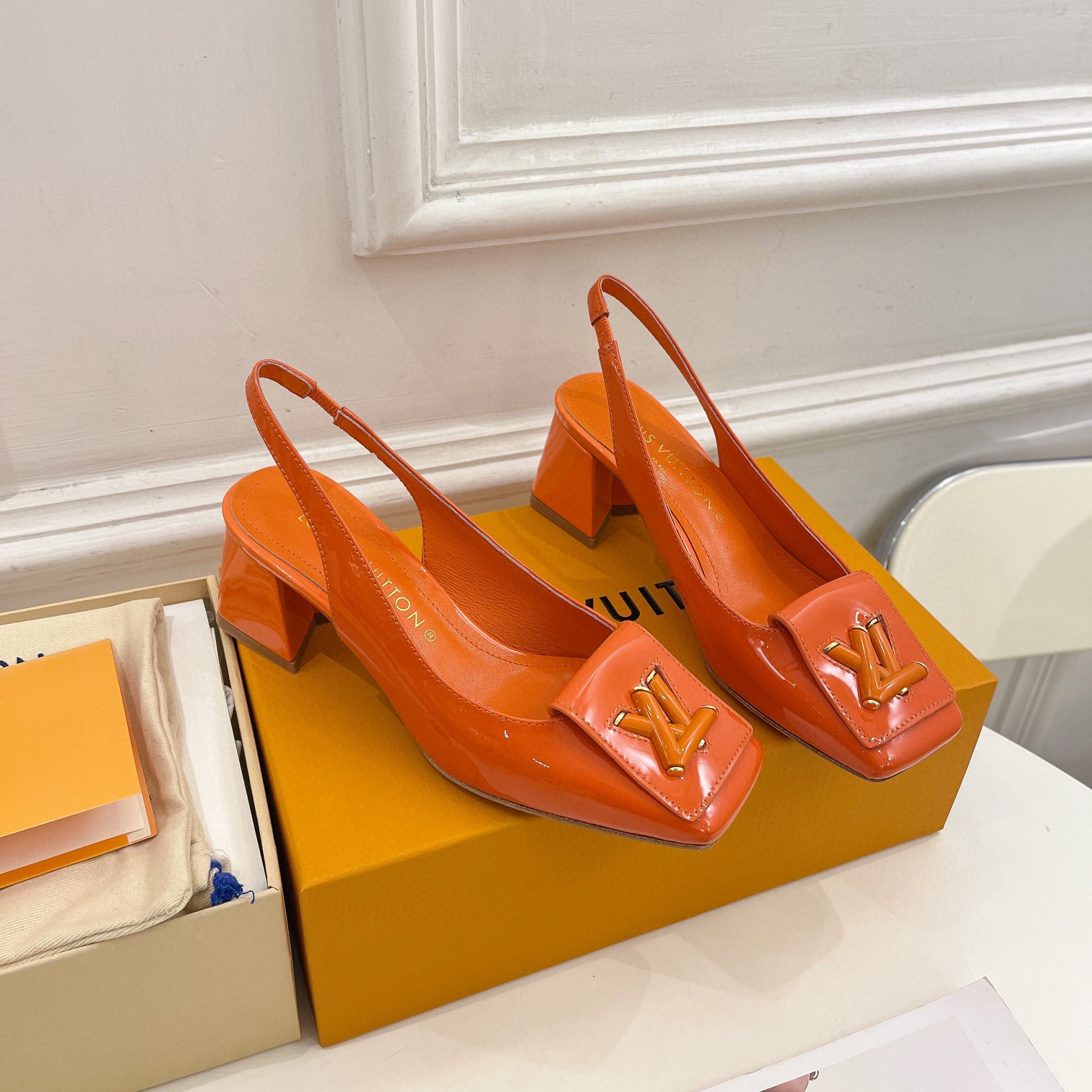 Louis Vuitton LV Half a Pack of Horseshoe Heels Slide Sandal (Replica)