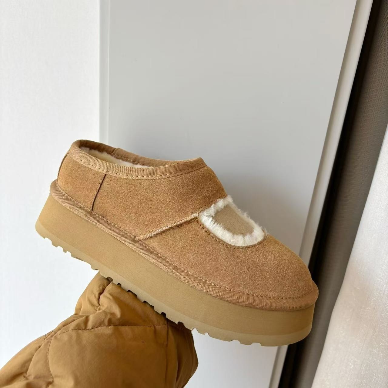 UGG New Autumn/Winter Slip-On Lazy Mule Slippers - High Quality Version(Replica)