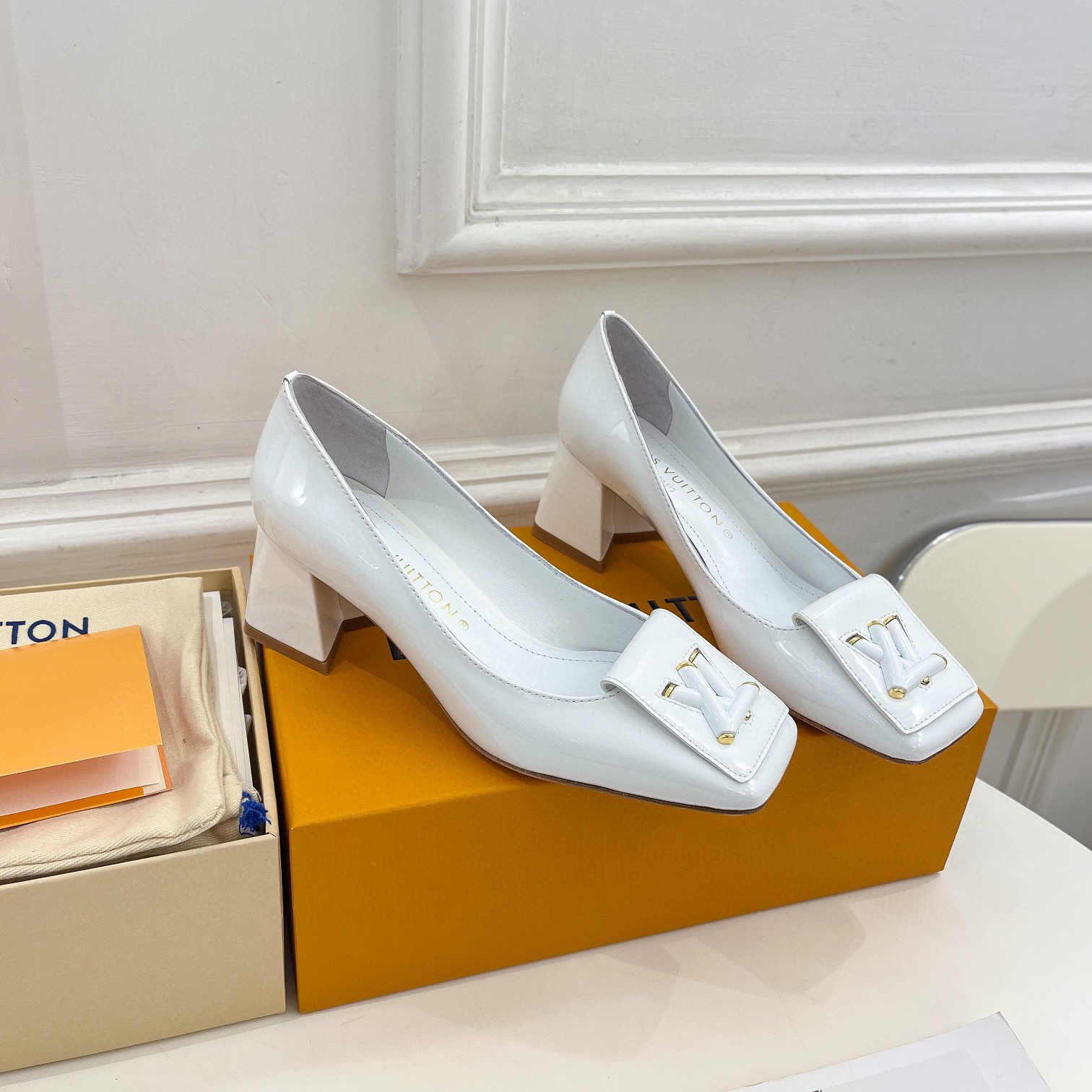 Louis Vuitton LV Trendy Casual Chunky Heels Slide Sandal (Replica)