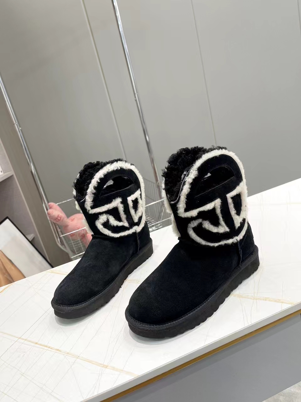 UGG shoes 037 BY082
