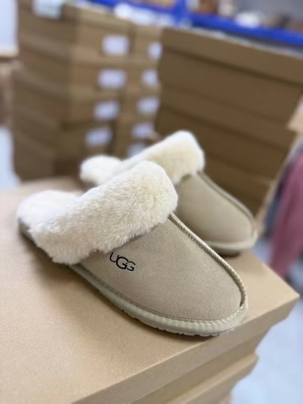 UGG New Autumn/Winter Slip-On Lazy Mule Slippers - High Quality Version(Replica)