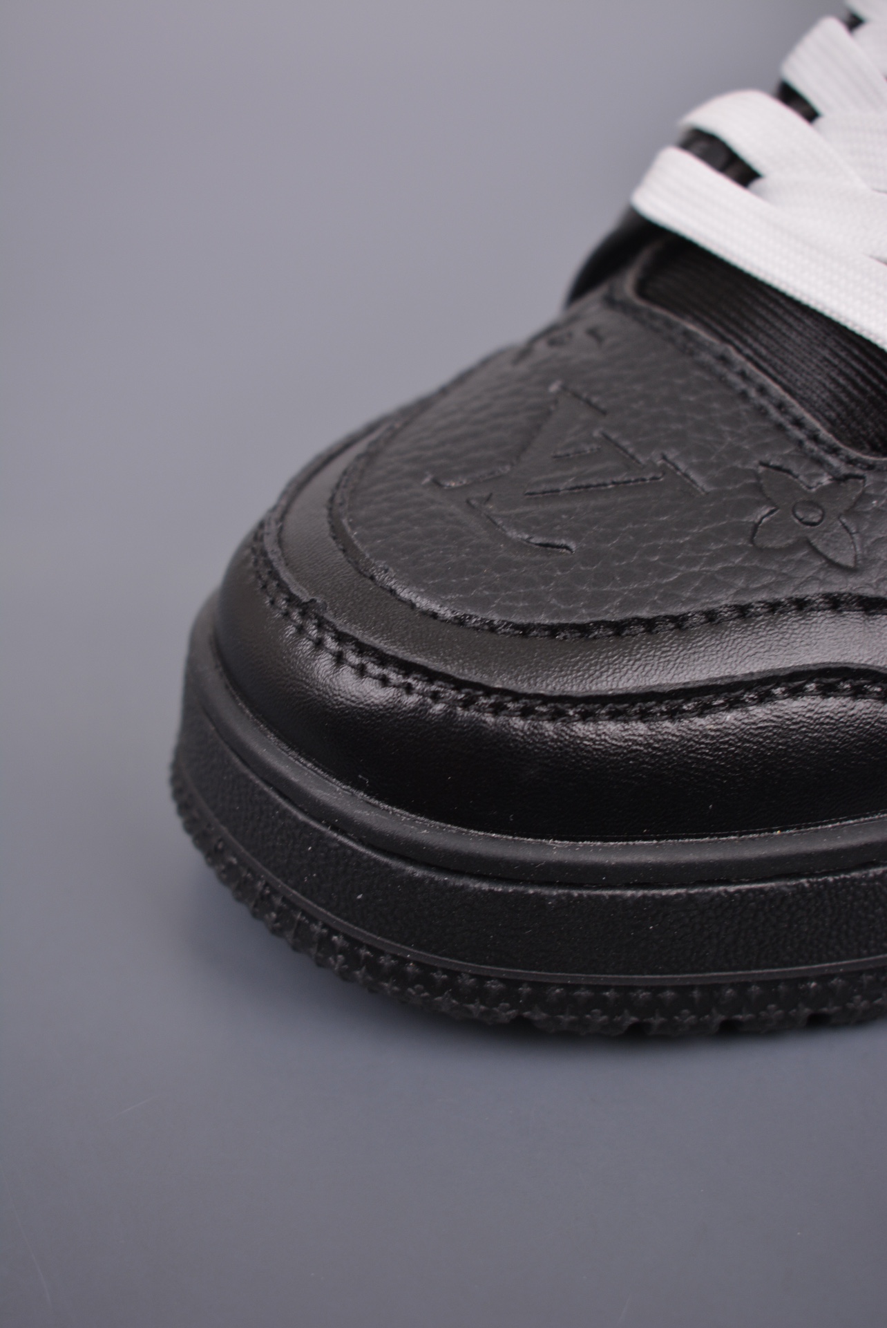 Louis Vuitton Trainer Sneakers(Replica)