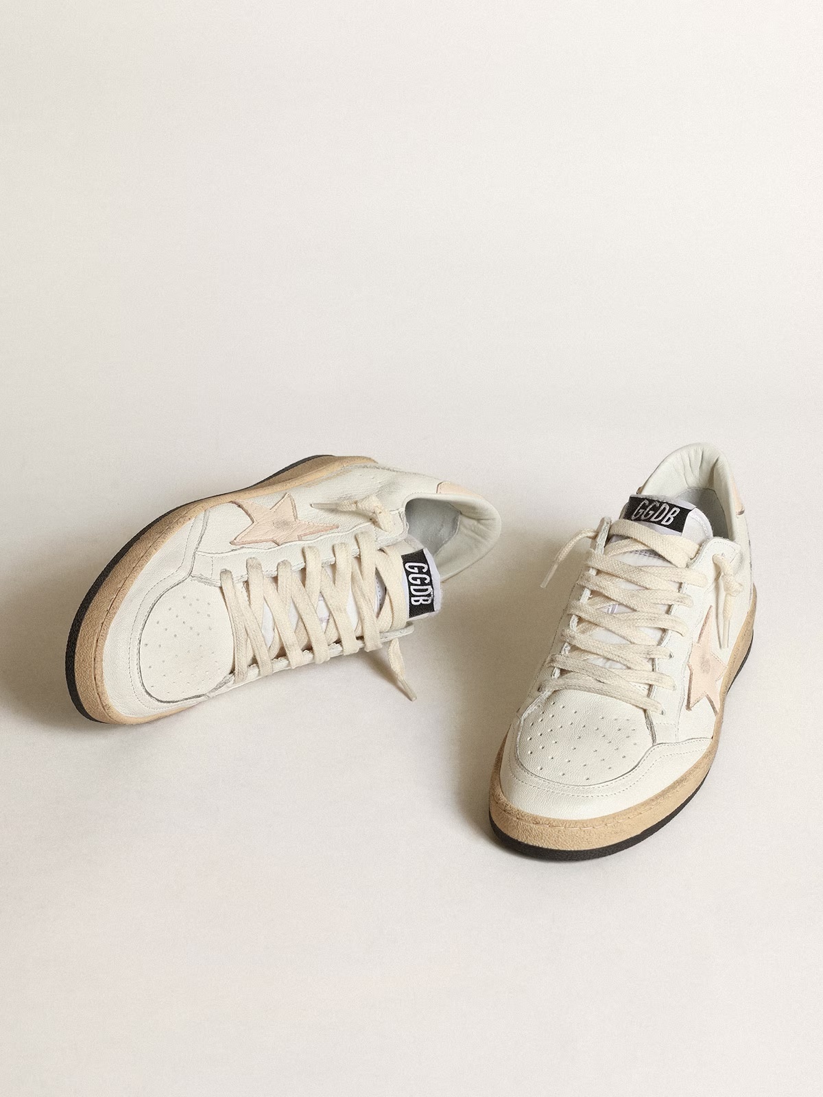 Golden Goose GGDB Ball Star LTD in white nappa with a salmon-pink nappa star
