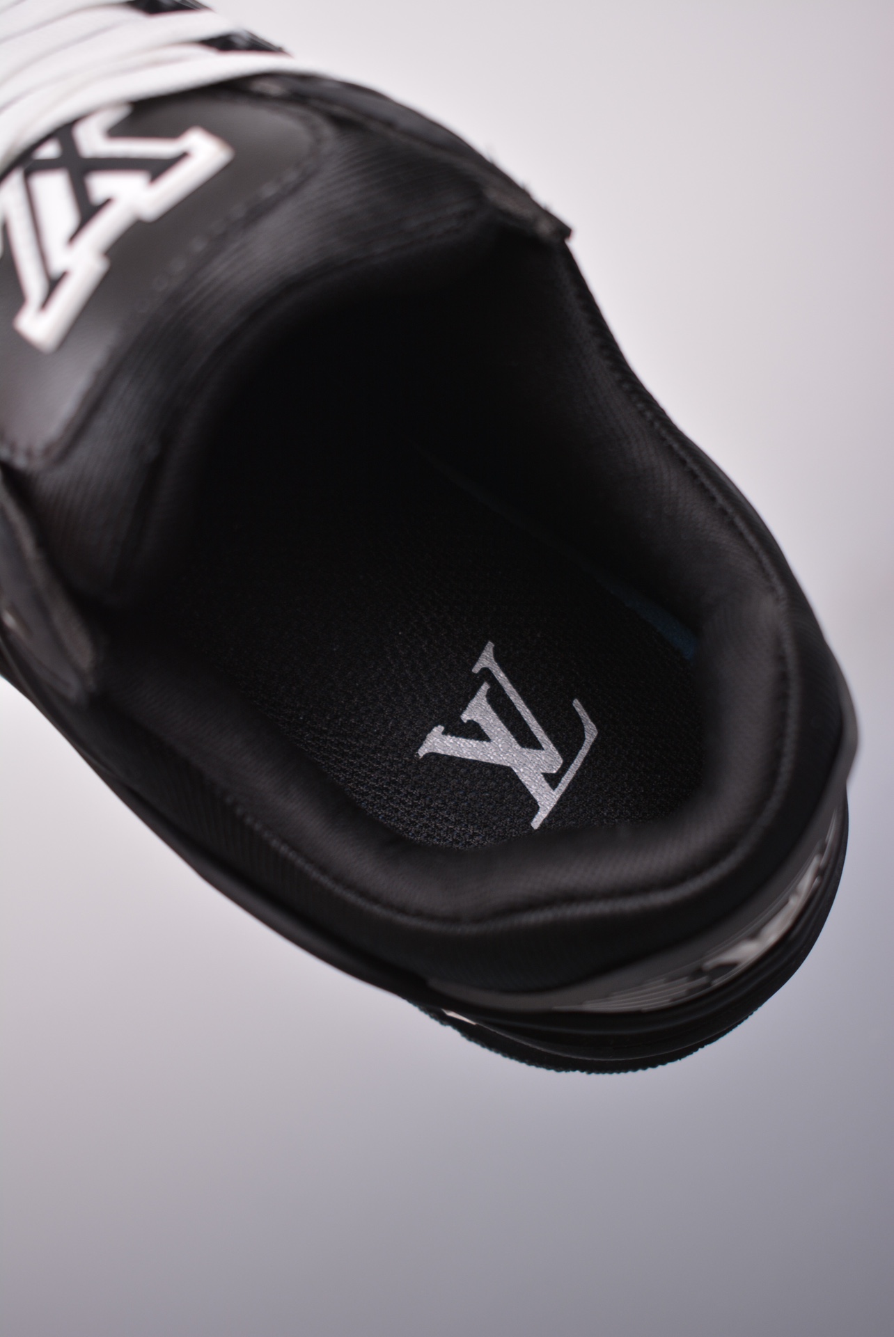 Louis Vuitton Trainer Sneakers(Replica)