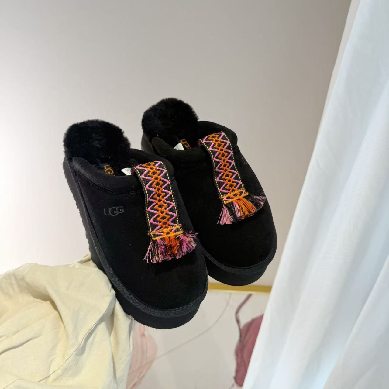 UGG New Autumn/Winter Slip-On Lazy Mule Slippers - High Quality Version(Replica)