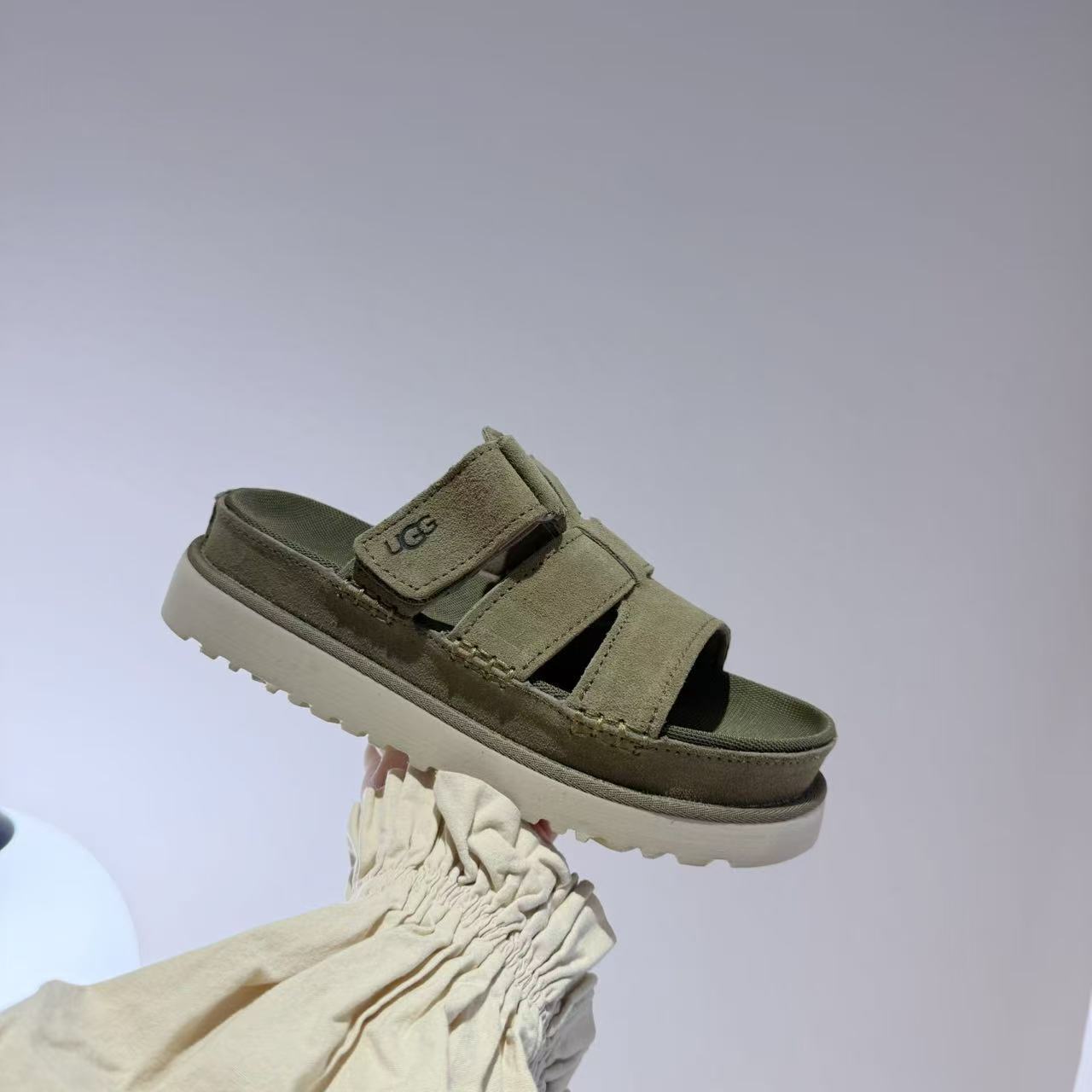 UGG New Autumn/Winter Slip-On Lazy Mule Slippers - High Quality Version(Replica)