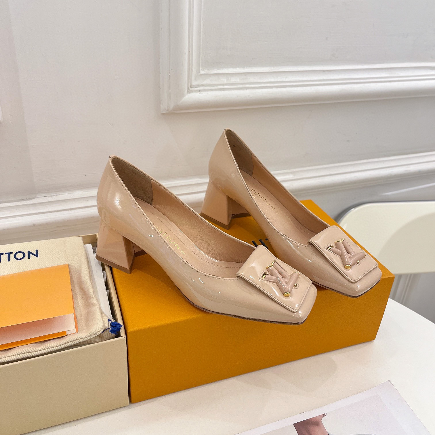 Louis Vuitton LV Trendy Casual Chunky Heels Slide Sandal (Replica)