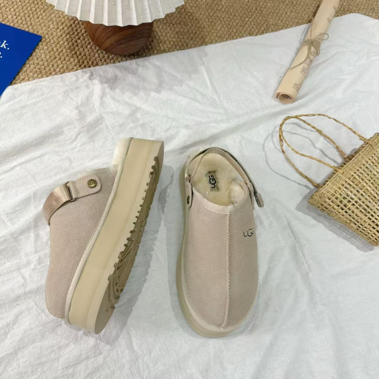 UGG New Autumn/Winter Slip-On Lazy Mule Slippers - High Quality Version(Replica)