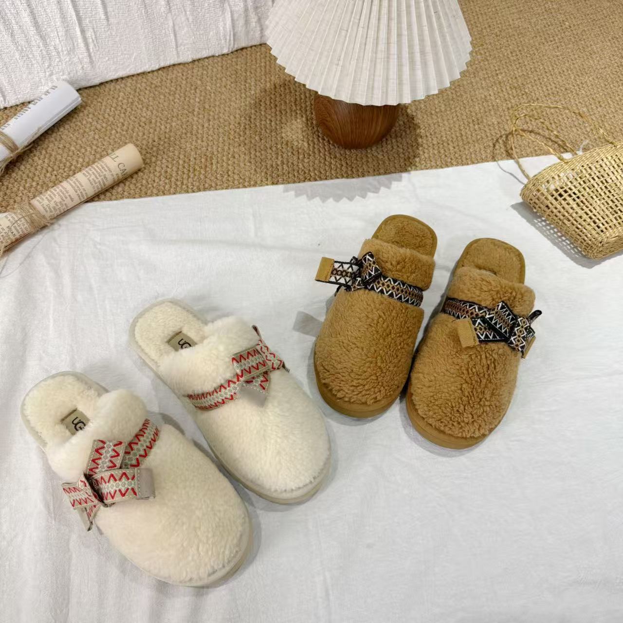 UGG New Autumn/Winter Slip-On Lazy Mule Slippers - High Quality Version(Replica)