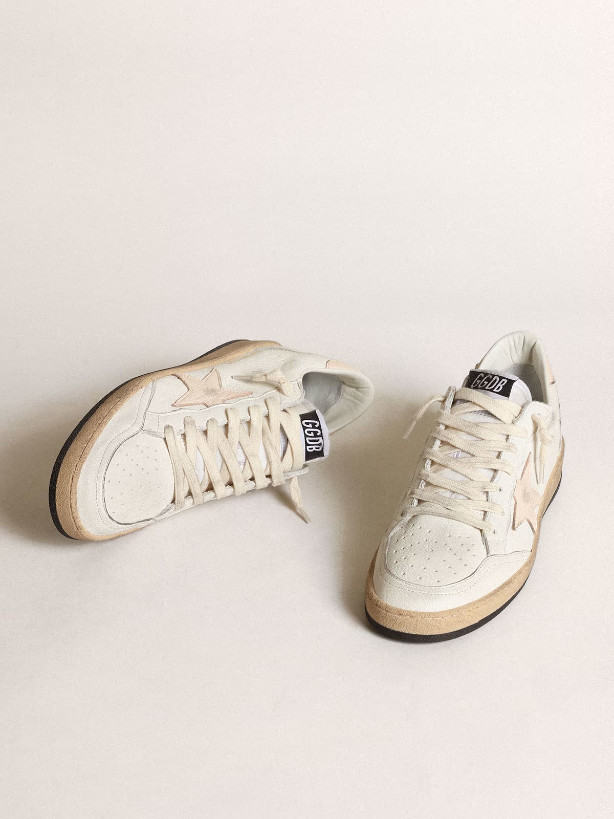 Golden Goose GGDB Ball Star LTD in white nappa with a salmon-pink nappa star