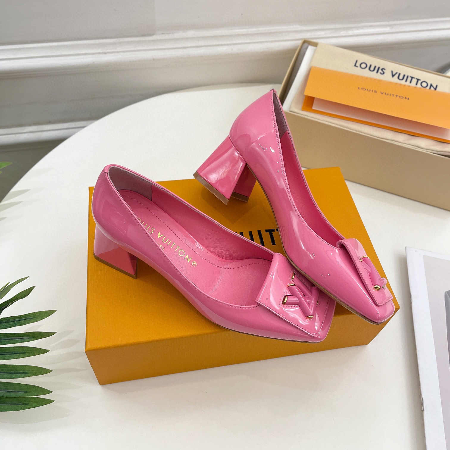 Louis Vuitton LV Trendy Casual Chunky Heels Slide Sandal (Replica)