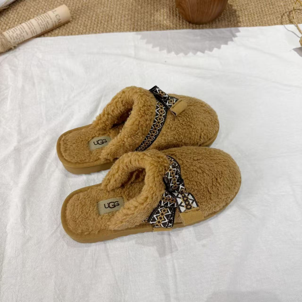 UGG New Autumn/Winter Slip-On Lazy Mule Slippers - High Quality Version(Replica)