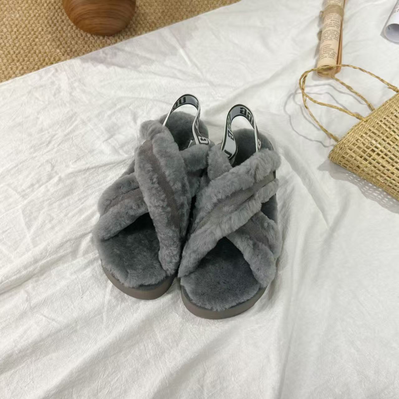 UGG New Autumn/Winter Slip-On Lazy Mule Slippers - High Quality Version(Replica)