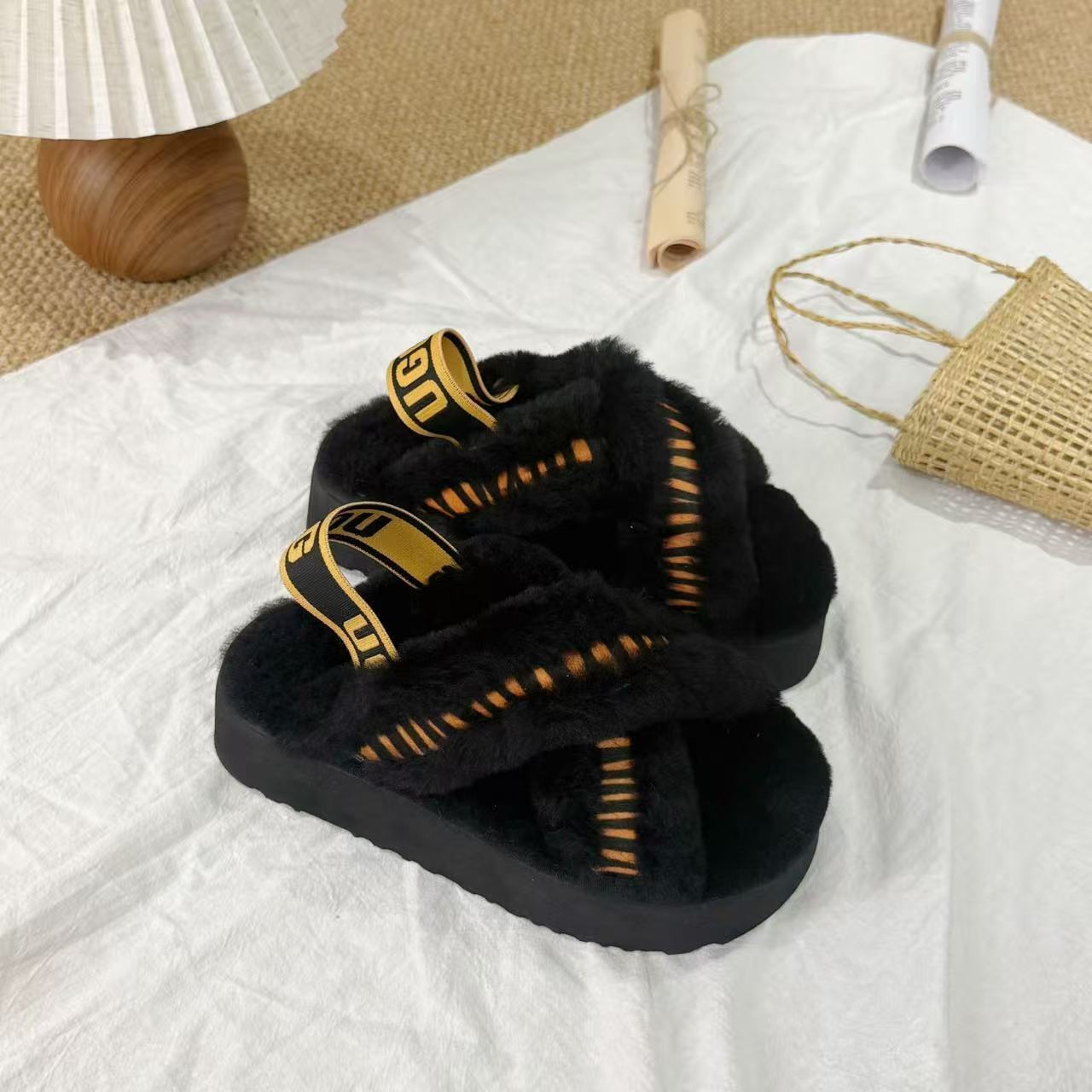 UGG New Autumn/Winter Slip-On Lazy Mule Slippers - High Quality Version(Replica)