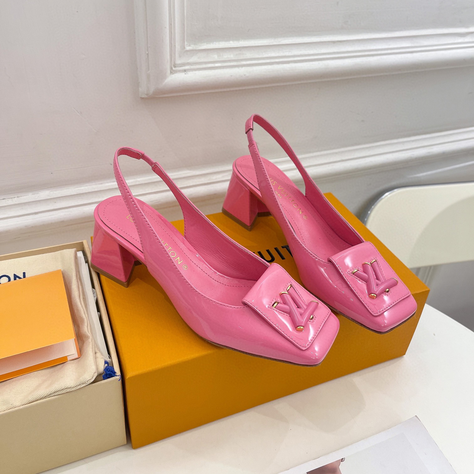 Louis Vuitton LV Half a Pack of Horseshoe Heels Slide Sandal (Replica)