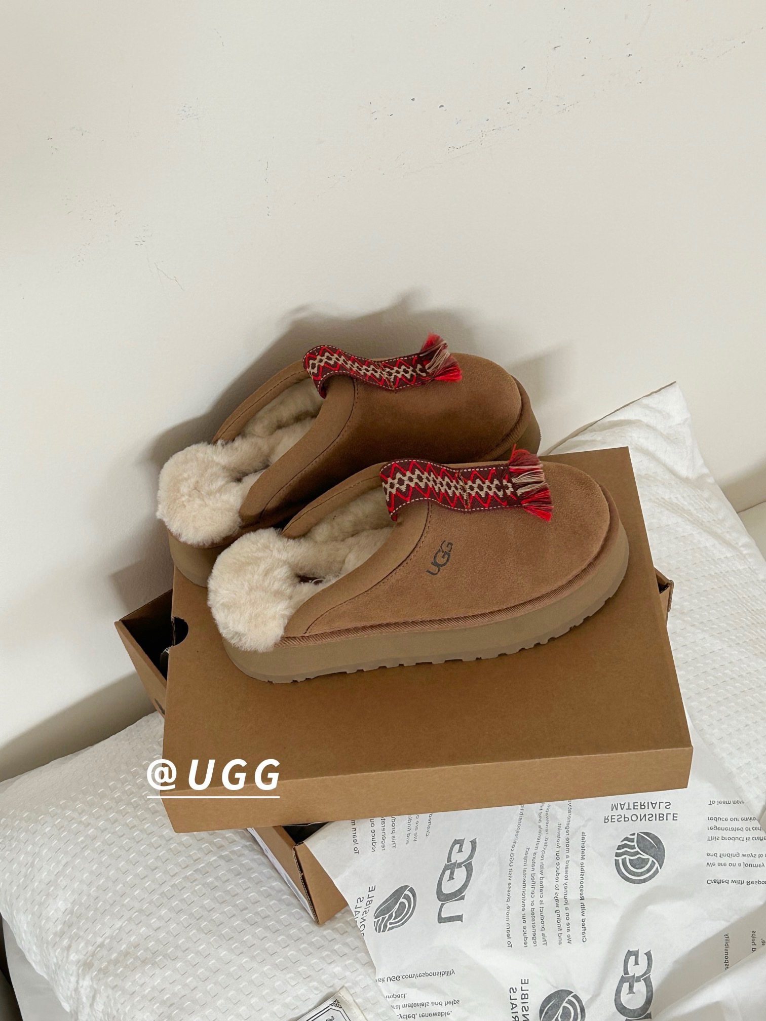 UGG shoes 046 HL022