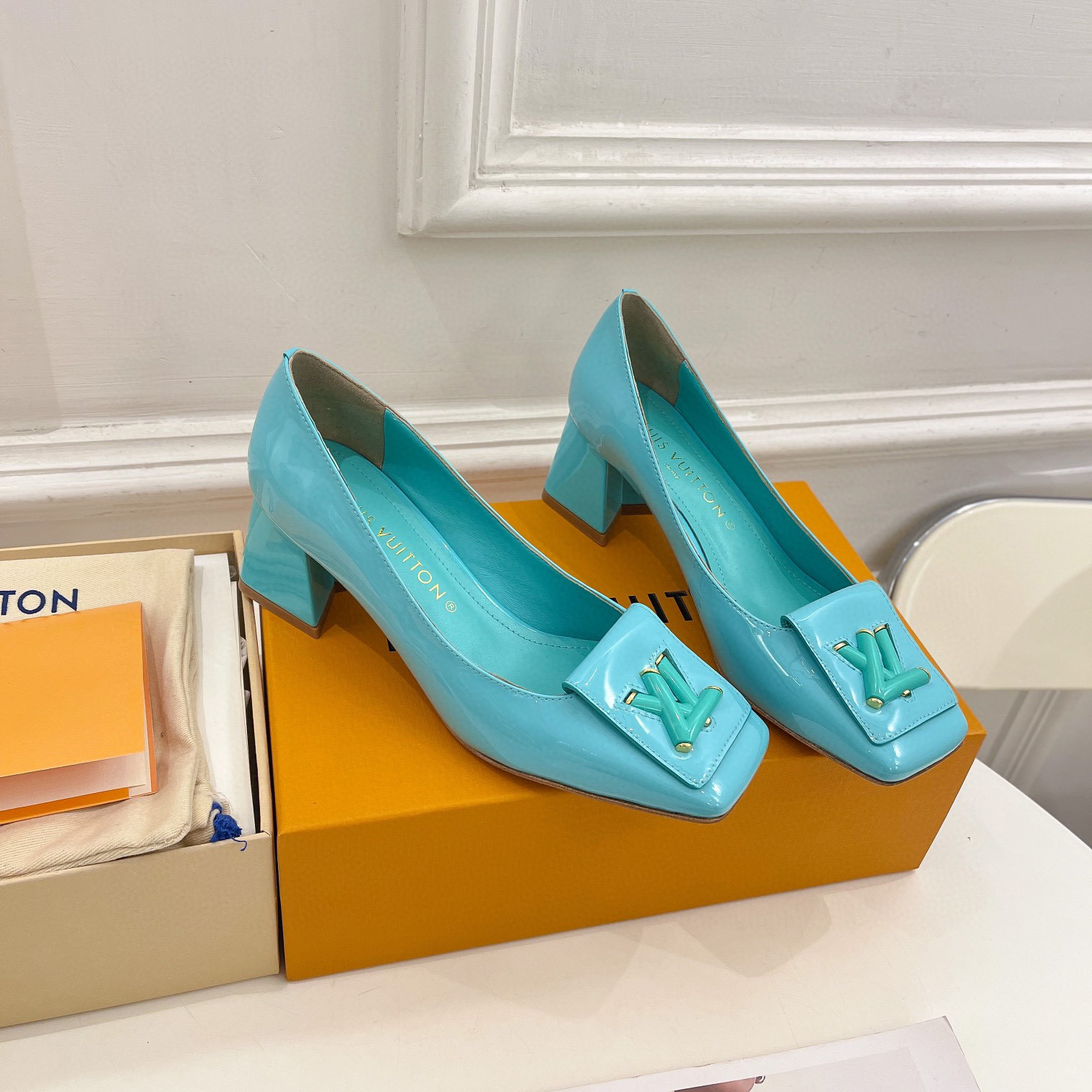 Louis Vuitton LV Trendy Casual Chunky Heels Slide Sandal (Replica)