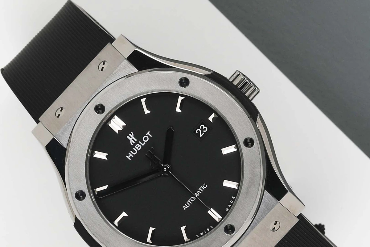 Hublot Classic Fusion 33mm Automatic Ladies Watch 582.NX.1170.RX